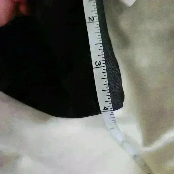 NWT H&M MOVE Black Workout Bra Yoga Running Gym Exercise Light Support Elastic - Picture 2 of 5